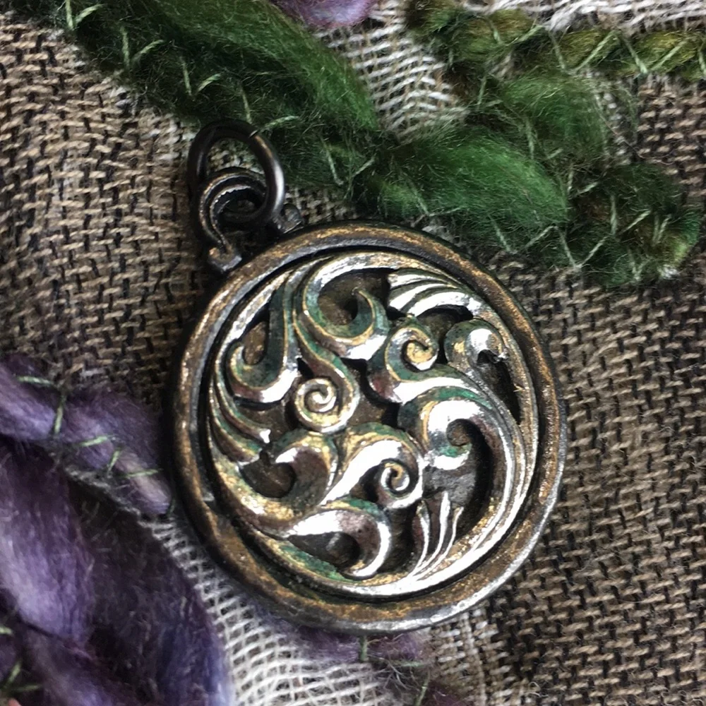 Swirls Charm Pendant - Picture 5 of 7